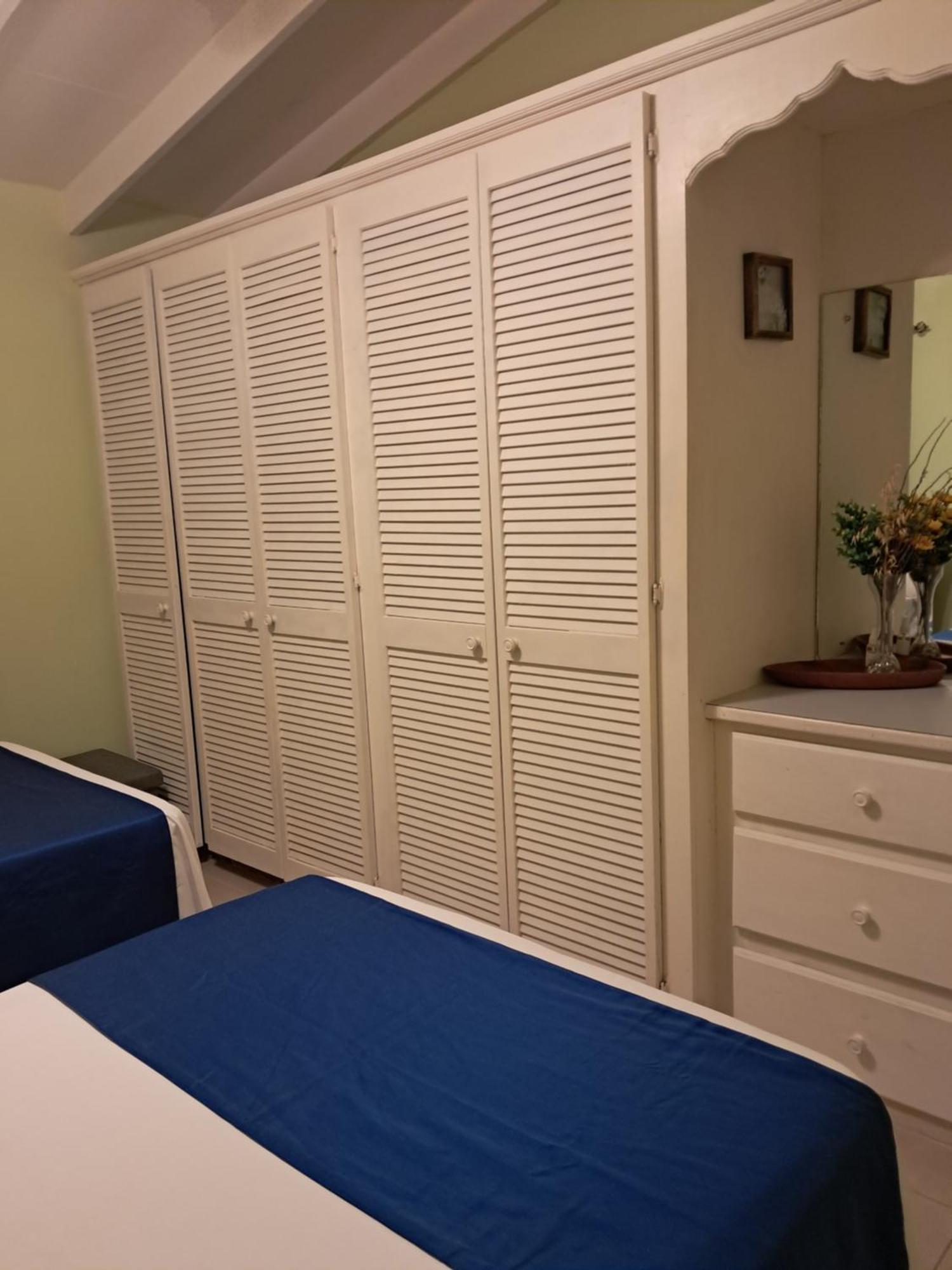 Michand Guest Apartment: Cozy Airport-Adjacent Stay Christ Church Exterior photo